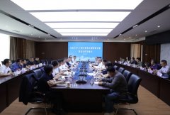 校长帮理刘延持会议